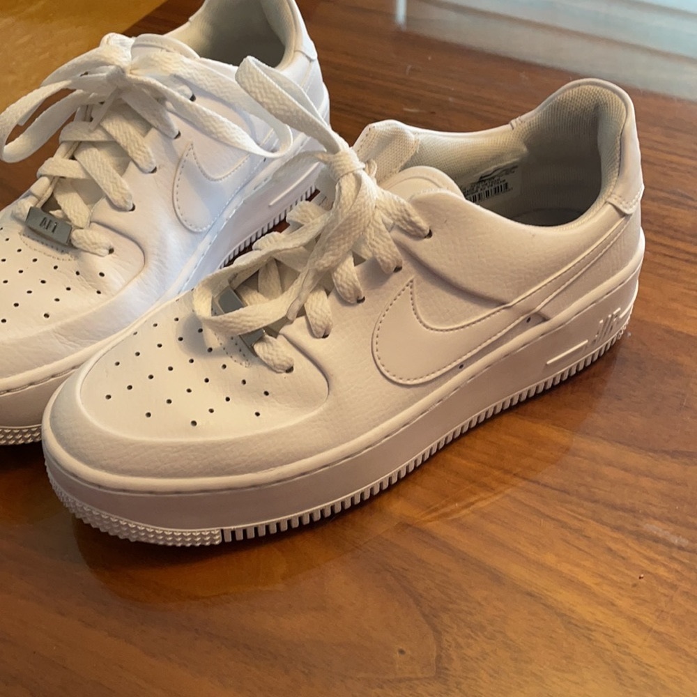 Nike Air Force 1 Sage Low (platform) white